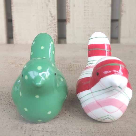 Vintage 1980s  Essential Homes Salt & Pepper Shakers Peppermint and Green Doves - Picture 3 of 12